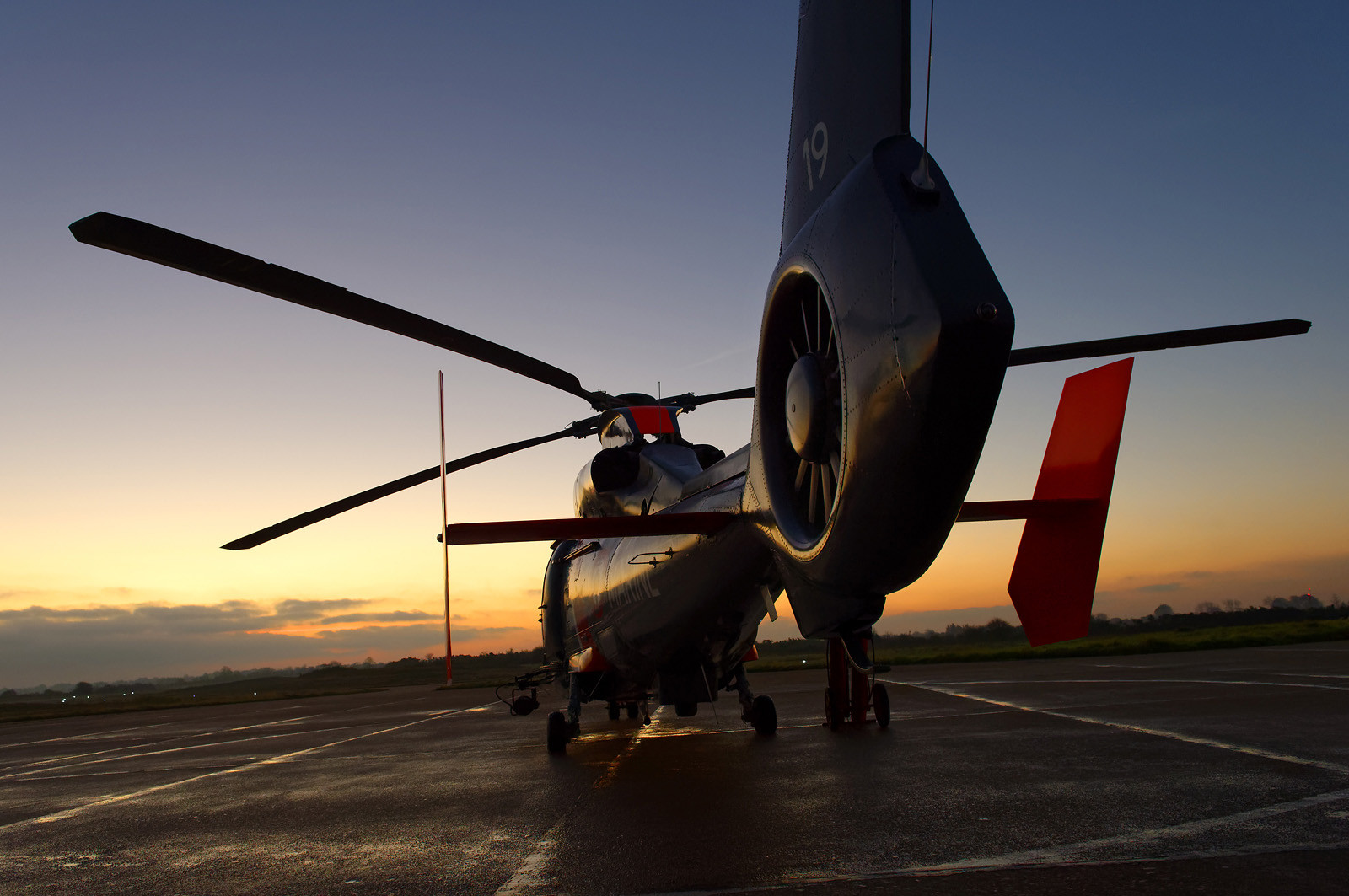 L'hélicoptère Dauphin SP (service public) de la marine constitue l'un des principaux moyens d'intervention à la disposition du CROSS pour les opérations de sauvetage en mer.L'équipage d'un Dauphin SP, c'est 6 personnes : aux 4 navigants qui sont à bord de l'appareil pour chaque mission (pilote, copilote, mécanicien de bord treuilliste et plongeur) s'ajoutent 2 techniciens, qui restent à terre et sont chargés de l'entretien de la machine. Depuis janvier 2013, au terme de 23 ans de service à Cherbourg-en-Cotentin, le Dauphin SP a cédé sa place à un nouvel appareil, plus imposant et de conception beaucoup plus récente : un EC 225.