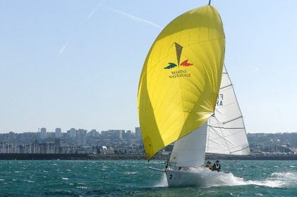 La rade de Cherbourg-en-Cotentin, qui figure parmi les plus grandes rades atificielles au monde, offre aux passionnés, débutants ou confirmés, la possibilité de pratiquer voile, aviron de mer, surf, kayak, ski nautique, funboard, plongée, kitesurf, waveski…