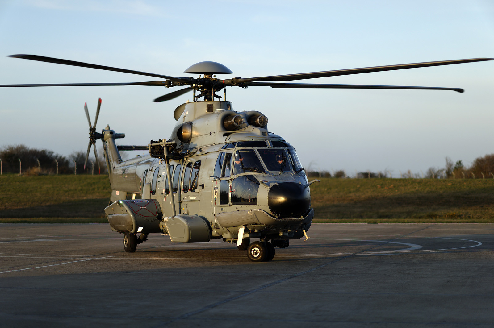 L'engagement de ces marins du ciel se traduit par des taux de disponibilté très élevés et des capacités d'intervention dans lesconditions les plus difficiles. Belligou Rescue (c'est ainsi que se nomme l'EC 225 lorsqu'il est en opération) est en alerte à 1 heure de jour et 2 heures de nuit, le coordinateur de mission de sauvetage, qui dirige les opérations depuis le CROSS, sait que l'hélicoptère sera préparé et configuré pour la mission puis aura décollé en 10 à 15 minutes en journée et en moins de 40 minutes la nuit.Il est remplacé en juin 2016 par l’hélicoptère Caïman Marine au détachement de Maupertus.