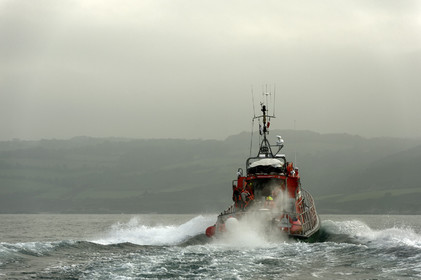 La station est idéalement située à la pointe du nord Cotentin sur la commune d'Auderville.Située aux abords du Raz Blanchard , à 10 miles nautique d'Aurigny et des Iles Anglo-Normandes, le rayon d'action de la station est vaste et se situe de la pointe de Flamanville coté ouest jusqu'au cap Lévy dans l'est.L'abri a une architecture unique en France et sa spécificité réside sur le fait que l'ensemble canot chariot (soit presque 30 tonnes au total ) pivote sur un axe d'une cale à l'autre afin d'être opérationnel  24 heures sur 24 et 365 jours par an quelque soit la marée et les conditions météorologiques.