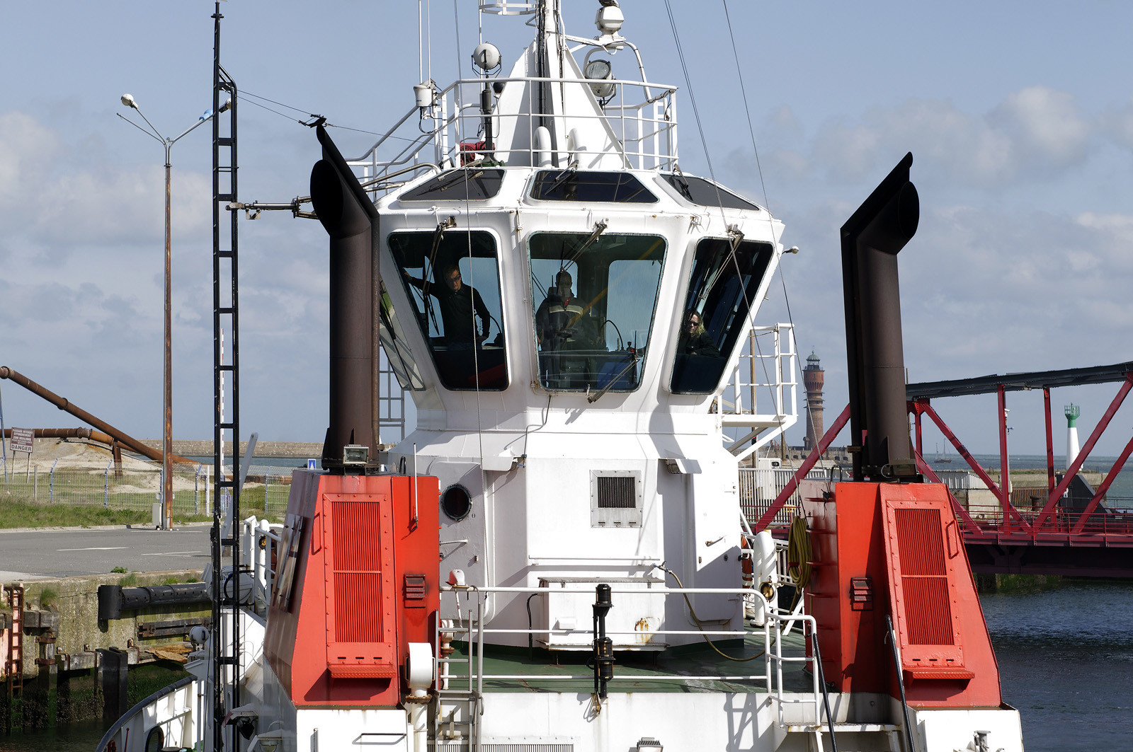 Ces oiseaux de mer étaient à l'origine conçus principalement pour la surveillance des pêches dans la zone économique, mais leurs missions se sont depuis considérablement diversifiées. Au titre de garde-côte, qui leur vaut les bandes tricolores inclinées qu'arborent tous les patrouilleurs de l'Etat, ils participent à la détection des trafics illicites et à la lutte antitérroriste.
