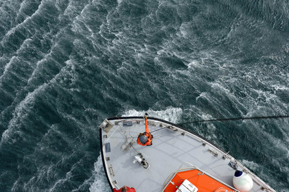 L'engagement de ces marins du ciel se traduit par des taux de disponibilté très élevés et des capacités d'intervention dans lesconditions les plus difficiles. Belligou Rescue (c'est ainsi que se nomme l'EC 225 lorsqu'il est en opération) est en alerte à 1 heure de jour et 2 heures de nuit, le coordinateur de mission de sauvetage, qui dirige les opérations depuis le CROSS, sait que l'hélicoptère sera préparé et configuré pour la mission puis aura décollé en 10 à 15 minutes en journée et en moins de 40 minutes la nuit.Il est remplacé en juin 2016 par l’hélicoptère Caïman Marine au détachement de Maupertus.