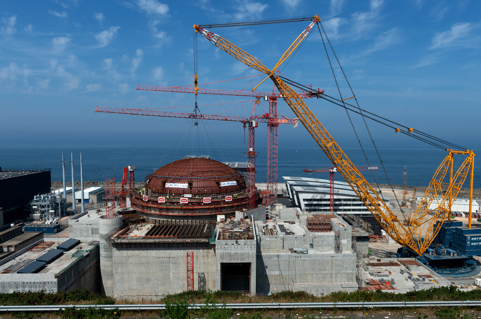 Reportages sur le site nucléaire EPR à Flamanville (Cotentin).
