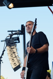 Deep Six est un trio formé à Cherbourg au début de l'année 2015 par Romuald à la guitare et au chant, Ivan à la batterie et Alex à la Basse. Leur musique est un rock direct et puissant dont chaque membre participe à sa composition, créant ainsi une dynamique et un son particulier. L'objectif de Deep Six est simple, se faire entendre aussi loin qu'il sera possible !  (https:  deepsix.bandcamp.com)