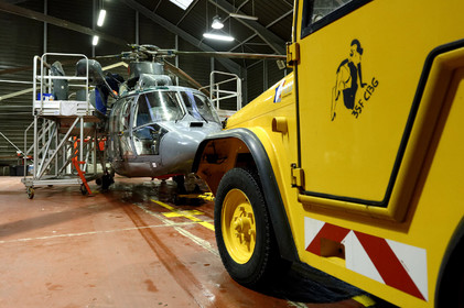 L'hélicoptère Dauphin SP (service public) de la marine constitue l'un des principaux moyens d'intervention à la disposition du CROSS pour les opérations de sauvetage en mer.L'équipage d'un Dauphin SP, c'est 6 personnes : aux 4 navigants qui sont à bord de l'appareil pour chaque mission (pilote, copilote, mécanicien de bord treuilliste et plongeur) s'ajoutent 2 techniciens, qui restent à terre et sont chargés de l'entretien de la machine. Depuis janvier 2013, au terme de 23 ans de service à Cherbourg-en-Cotentin, le Dauphin SP a cédé sa place à un nouvel appareil, plus imposant et de conception beaucoup plus récente : un EC 225.