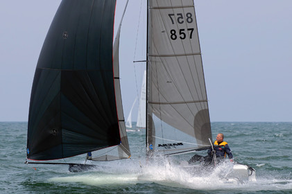 La rade de Cherbourg-en-Cotentin, qui figure parmi les plus grandes rades atificielles au monde, offre aux passionnés, débutants ou confirmés, la possibilité de pratiquer voile, aviron de mer, surf, kayak, ski nautique, funboard, plongée, kitesurf, waveski…