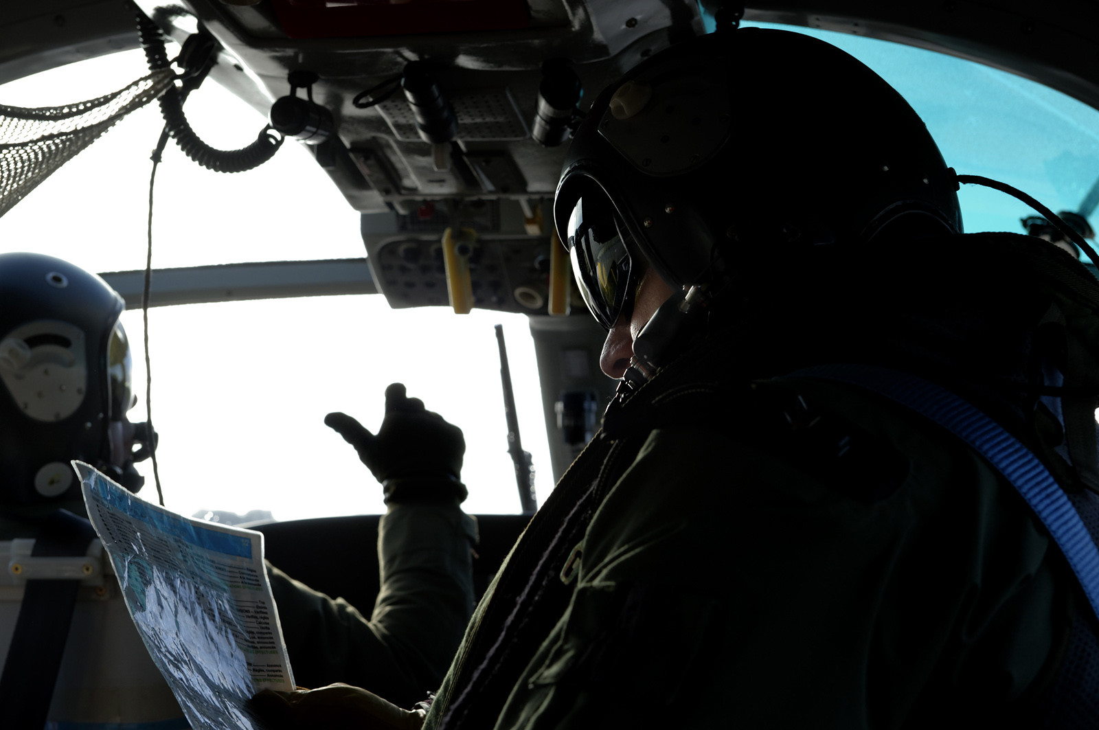 L'hélicoptère Dauphin SP (service public) de la marine constitue l'un des principaux moyens d'intervention à la disposition du CROSS pour les opérations de sauvetage en mer.L'équipage d'un Dauphin SP, c'est 6 personnes : aux 4 navigants qui sont à bord de l'appareil pour chaque mission (pilote, copilote, mécanicien de bord treuilliste et plongeur) s'ajoutent 2 techniciens, qui restent à terre et sont chargés de l'entretien de la machine. Depuis janvier 2013, au terme de 23 ans de service à Cherbourg-en-Cotentin, le Dauphin SP a cédé sa place à un nouvel appareil, plus imposant et de conception beaucoup plus récente : un EC 225.